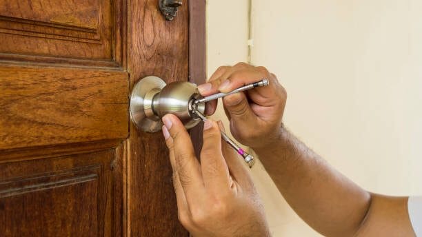 Key Snapped in the Lock? Here's How to Get a Broken Key Out Safely | 1 | Emergency Locksmiths